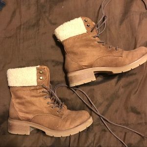 Combat boots with Sherpa trim